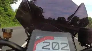 KTM 1290 Super Duke R Trying to keep up