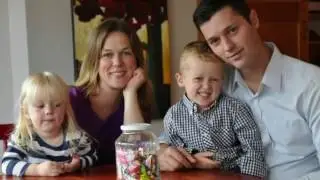 A family of 4 reduces their garbage to just 1 glass bottle a year