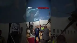 Firdhiye oo calanka Jamhuuriyadda Soomaaliya kusoo dhaweeyay Xasan Sheekh.