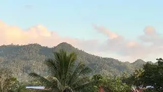  Nature&rsquo;s calm &mdash; green mountains, palm trees, and a peaceful sky 🌿⛰️
