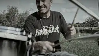 B&iuml;tzeb&uuml;llet - Day Of Glory [Official Music Video]