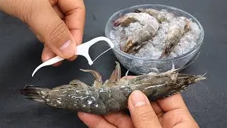 Удалите вены из замороженных креветок за 3 секунды с помощью ершика для чистки &ndash; быстро и очень ч...