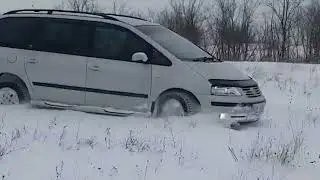 VolksWagen Sharan 4motion offroad 4x4 in snow