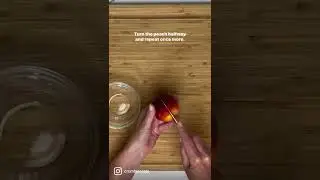 HOW TO PERFECTLY SLICE PEACHES - CrumbleCrate #short #shortsvideo
