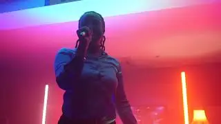Nana Araj- Beautiful (Performance Live) @Dub5 London