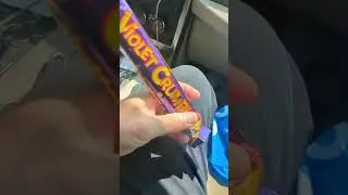 Дегустация шоколадного батончика Violet Crumble от The Fast-Food Restaurant & Desert Review Guys.