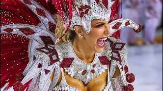 Lore Improta no desfile das campe&atilde;s no Samb&oacute;dromo da Sapuca&iacute;