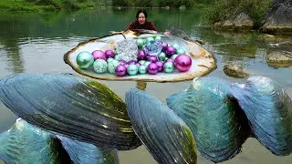 😱😱Pry open the giant clam, and mesmerizing colorful pearls come into view, incredibly beautiful