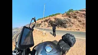Stop at Aarvi beach road 