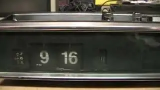 Vintage Panasonic RE-6600 flip clock radio cassette recorder