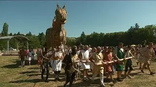 Festival Berlioz : la spectaculaire d&eacute;ambulation du cheval de Troie