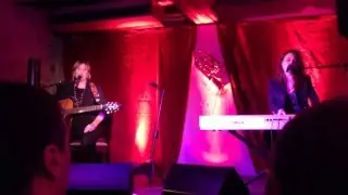 BJ SCOTT & TYPH BARROW - Cry me a river