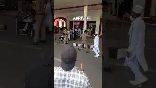 Lucknow Airport से बाहर आ रहें हाजी