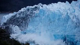 Famous ice bridge collapses in Argentina