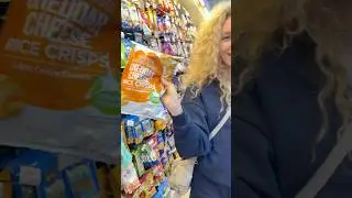 Snack hunting in Panama 🛒🇵🇦 #travelvlog #panama #snacks #groceryshopping #montrealfoodie