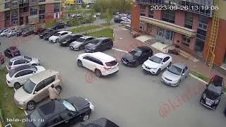 Мазда'вод повредил 2 машины и скрылся в Сургуте