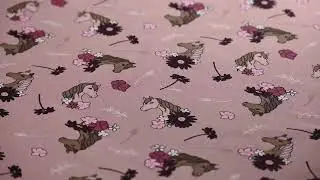 JERSEYSTOFF KINDERJERSEY BAUMWOLLJERSEY PFERDE BLUMEN NUDE ROSA 1,45M BREITE