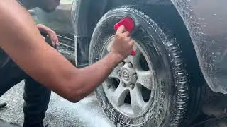 Monthly maintenance wash on a Toyota prado