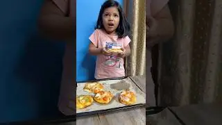 Mini baker reacting to Hot🍕|#shorts #ytshorts #shortsfeed #miniature  #viralshorts #kids #funny