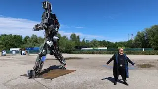 Tollwood 2021: Eingangsskulptur 