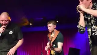 Crest Of A Wave  -   Messin' With The Kid