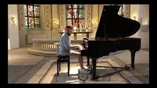 C. Debussy: Hommage &agrave; Haydn. Henrik Berg, piano.