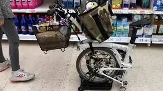 Brompton with Klickfix QR rack system shopping solution (BIKEgang)
