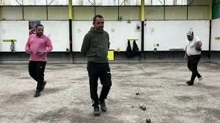 Фокусник Рики Бес в Каркассоне, мастер парных соревнований по петанку, январь 2026 года.