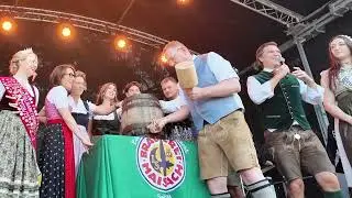 Sympathische Panne beim Bieranstich zum Brauereifest Maisach 2025