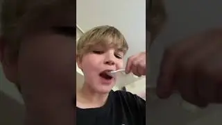 Gunnars friend Axle eats Van Camps Beanee Weenee&rsquo;s