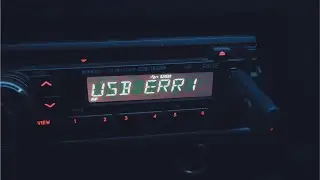 Ошибка USB автомобильного стереоплеера &mdash; исправление погнутого USB-накопителя