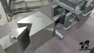Horizontal Hydraulic Press by Weldworx Canada