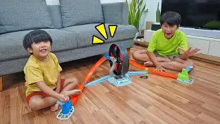 Ziyan dan Kyo Main Track Hot Wheels Spinwheel Challenge
