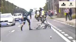 Pi&eacute;g&eacute; par sa propre musette : La chute incroyable de Daniel Oss au tour des Flandres !