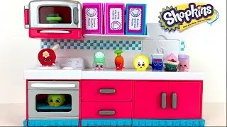 SHOPKINS HOT SPOT KITCHEN CHEF CLUB WITH 12 PACK SHOPKINS RECIPES AND COLOR CHANGING FREDA FROSTING