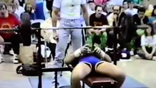 Closest miss you will ever see bench pressing 400 lbs !!!!!!!!