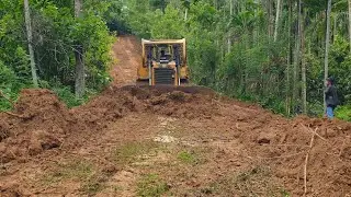 It Was Revealed That the CAT D6R XL Bulldozer Is an Excellent Bulldozer for Road Construction Work
