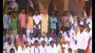 Visakhapatnam : YSRCP Leaders protest against TDP Govt on Drought with empty pots - 3rd May 2016