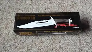 182-RAMBO: MASTER CUTLERY 'SCALE MINIATURE' KNIFE COLLECTION 18'..