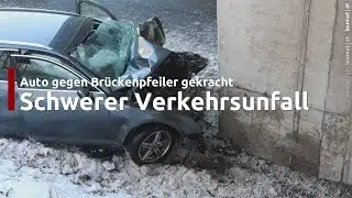 Schwerer Verkehrsunfall: Auto in Tumeltsham frontal gegen Br&uuml;ckenpfeiler gekracht