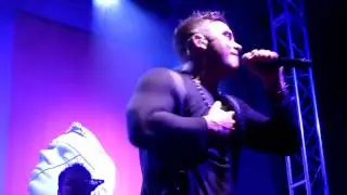 Robbie Williams - Candy LIVE & funny part incl 50 push ups!! @ Leeds 02 Academy 11.09.2012