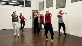 Специальный рождественский танцевальный мастер-класс (с участием Мэрайи Кэри и Кайли Миноуг)