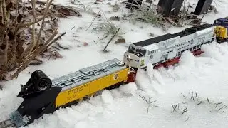 BIG LIONEL GARDEN RAILWAY VS ICE STORM
