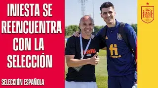 Iniesta se reencuentra con la Selección en Doha | 🔴 SEFUTBOL