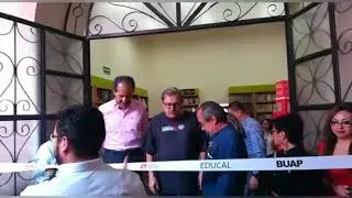 Alfonso Esparza y Paco Taibi II inauguran la librer&iacute;a BUAP-FCE