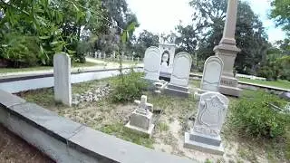 COISA DE FILME!! VEJA AS SEPULTURAS QUE ENCONTREI UM DOS CEMITÉRIOS MAIS ANTIGOS DOS ESTADOS UNIDOS.