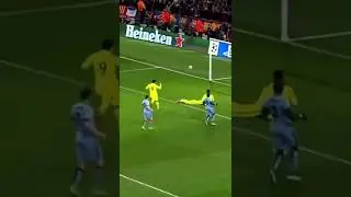 UNBELIEVABLE MISS 😱😬 on an open GOAL from Messi #football #messi #goalkeeper #shooting #penalty