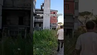 ENTRIAMO NELLA PIAZZA DI SPACCI0 PIU&rsquo; pericolosa d&rsquo;Italia 😳 #levele#napoli#scampia#motovlog
