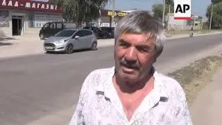 Crimeans near de facto Ukrainian border speak