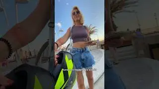 Алесе дал шлем подержать